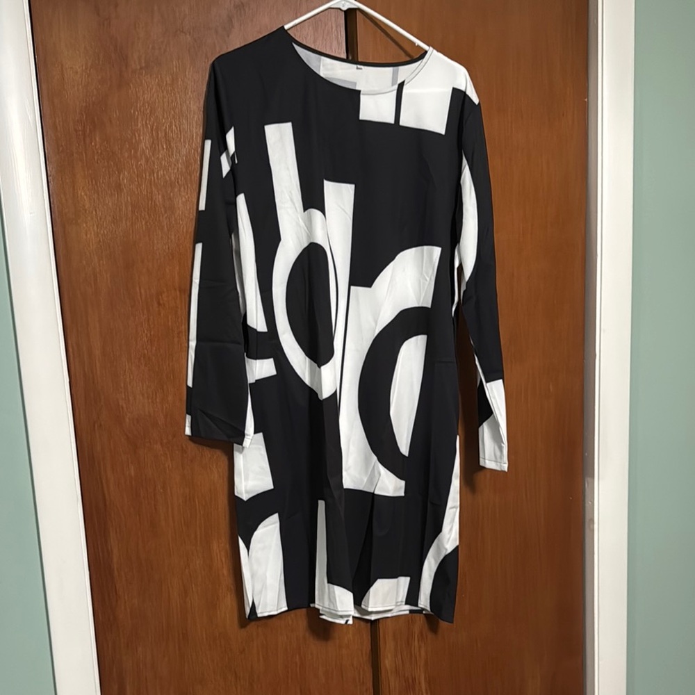 Chic Black and White Geometric Dress